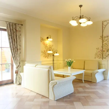 Hotel Estera - & Restauracja Michałowice