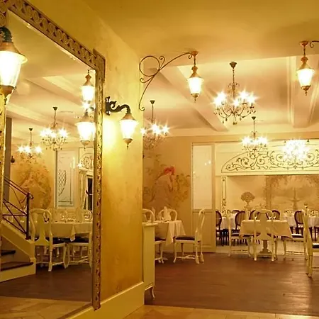 酒店 艾斯特拉别墅餐厅酒店 4*