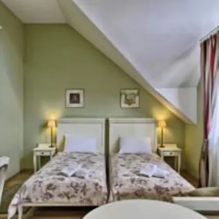 Estera - & Restauracja 4* Michałowice