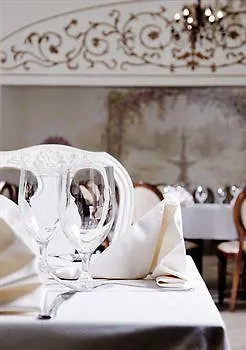 Hotel Estera - Hotel&restauracja Michałowice