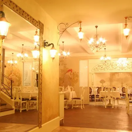 酒店 艾斯特拉别墅餐厅酒店 Michałowice