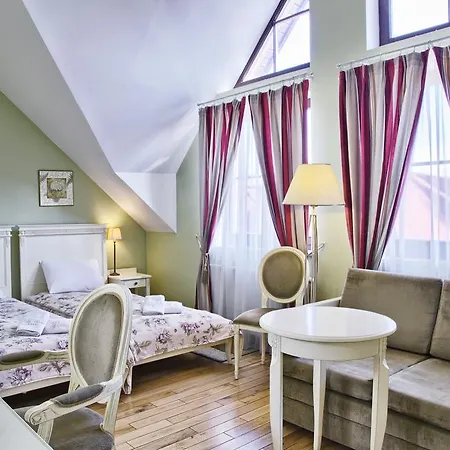 Estera - & Restauracja Michałowice