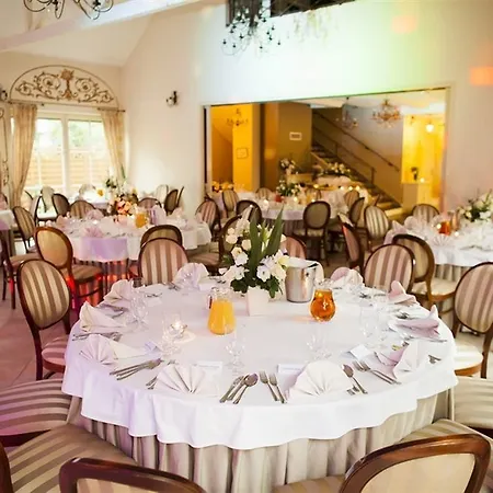 Hotel Estera - & Restauracja 4*