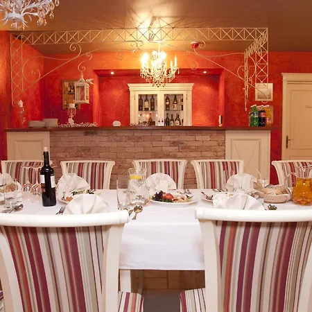 Estera - & Restauracja 4* Michałowice