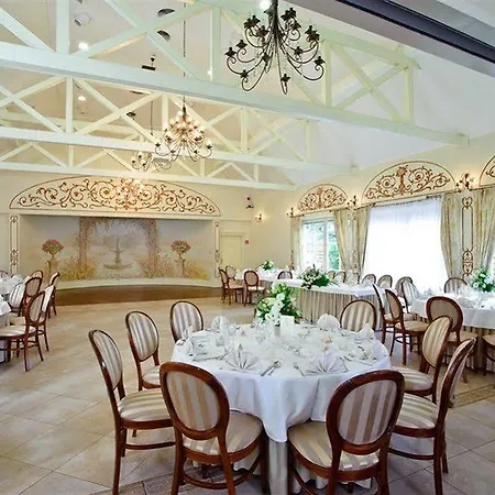 Estera - & Restauracja Hotel Michalowice (Masovia)